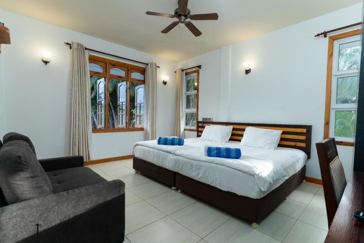Ukulhas View Hotel Exterior photo